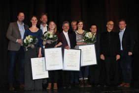 Zwei aktive Schülerinnen und eine Ehemalige der CJD Schule Schlaffhorst-Andersen Bad Nenndorf siegen beim Rezitationswettbewerb 2017 (Robert Gernhardt) in Vechta